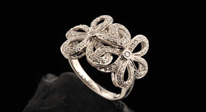18K White Gold with Diamond Ring