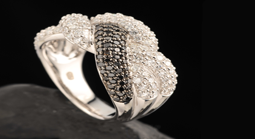 18K White Gold with Black and White Diamond Ring