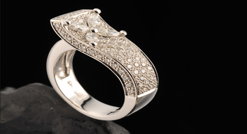18K White Gold with Diamond Ring