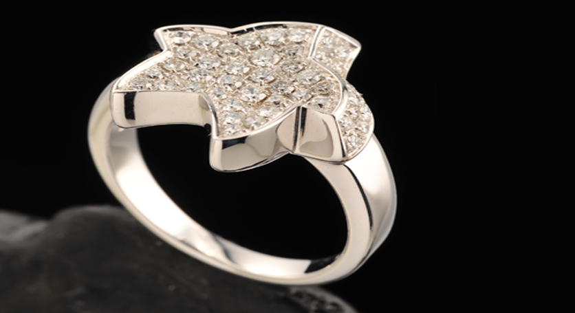 18K White Gold with Diamond Ring