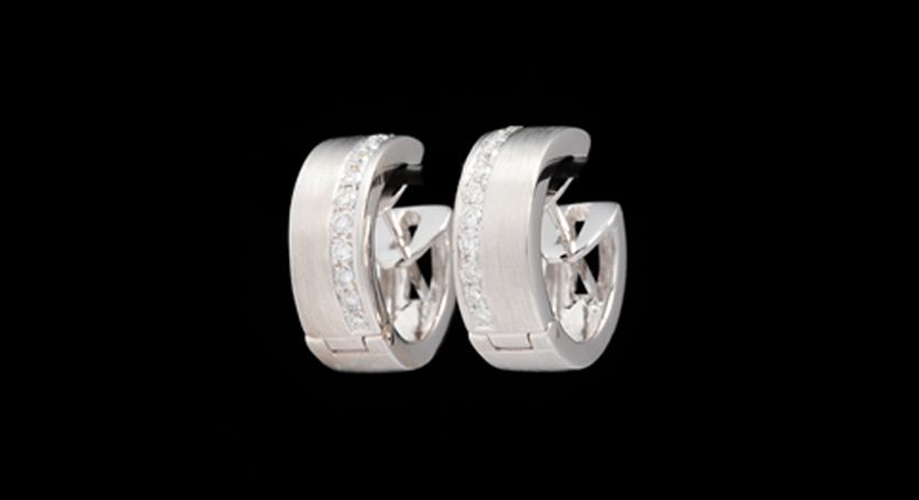 18K White Gold with Diamond Earring