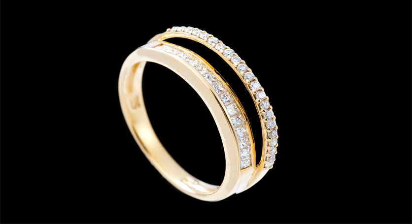 18K Yellow Gold with Diamond Ring